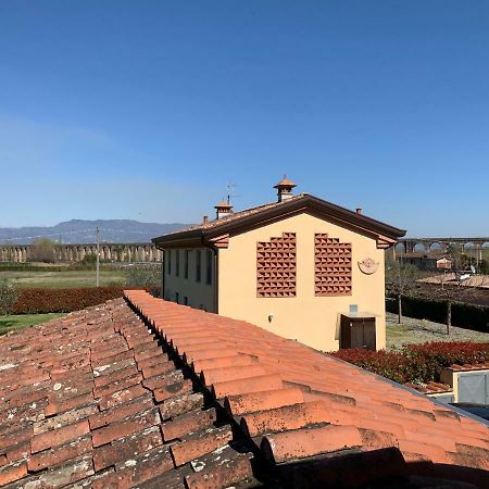 Affittacamere Agli Archi Capannori Bagian luar foto