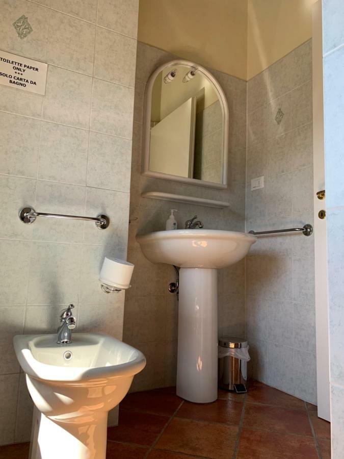 Affittacamere Agli Archi Capannori Bagian luar foto