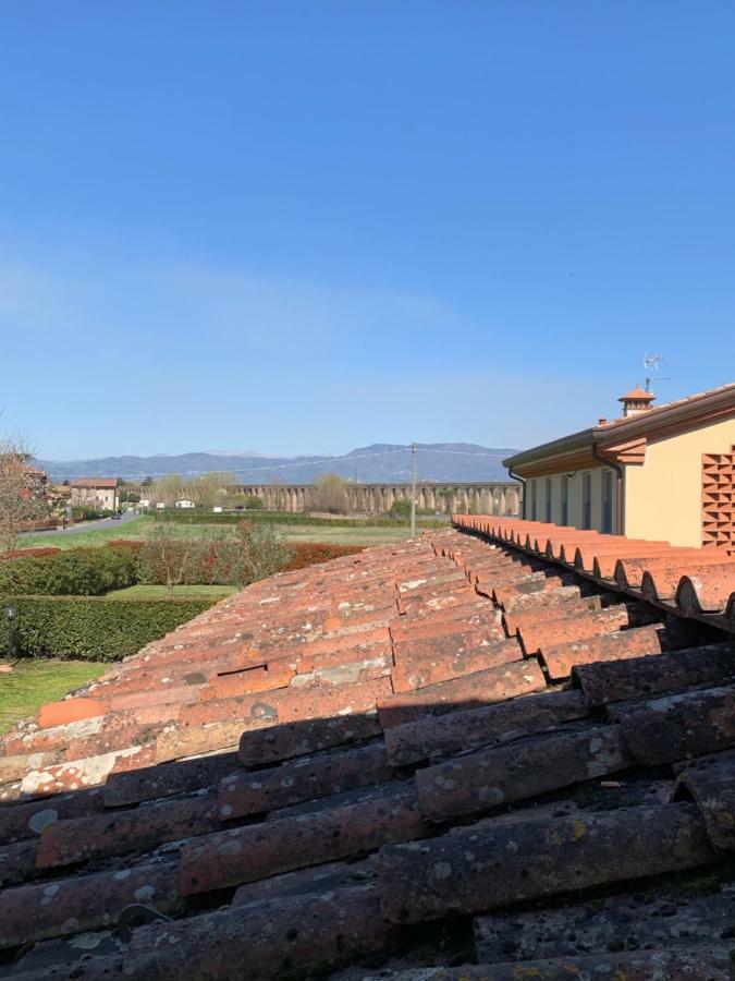 Affittacamere Agli Archi Capannori Bagian luar foto