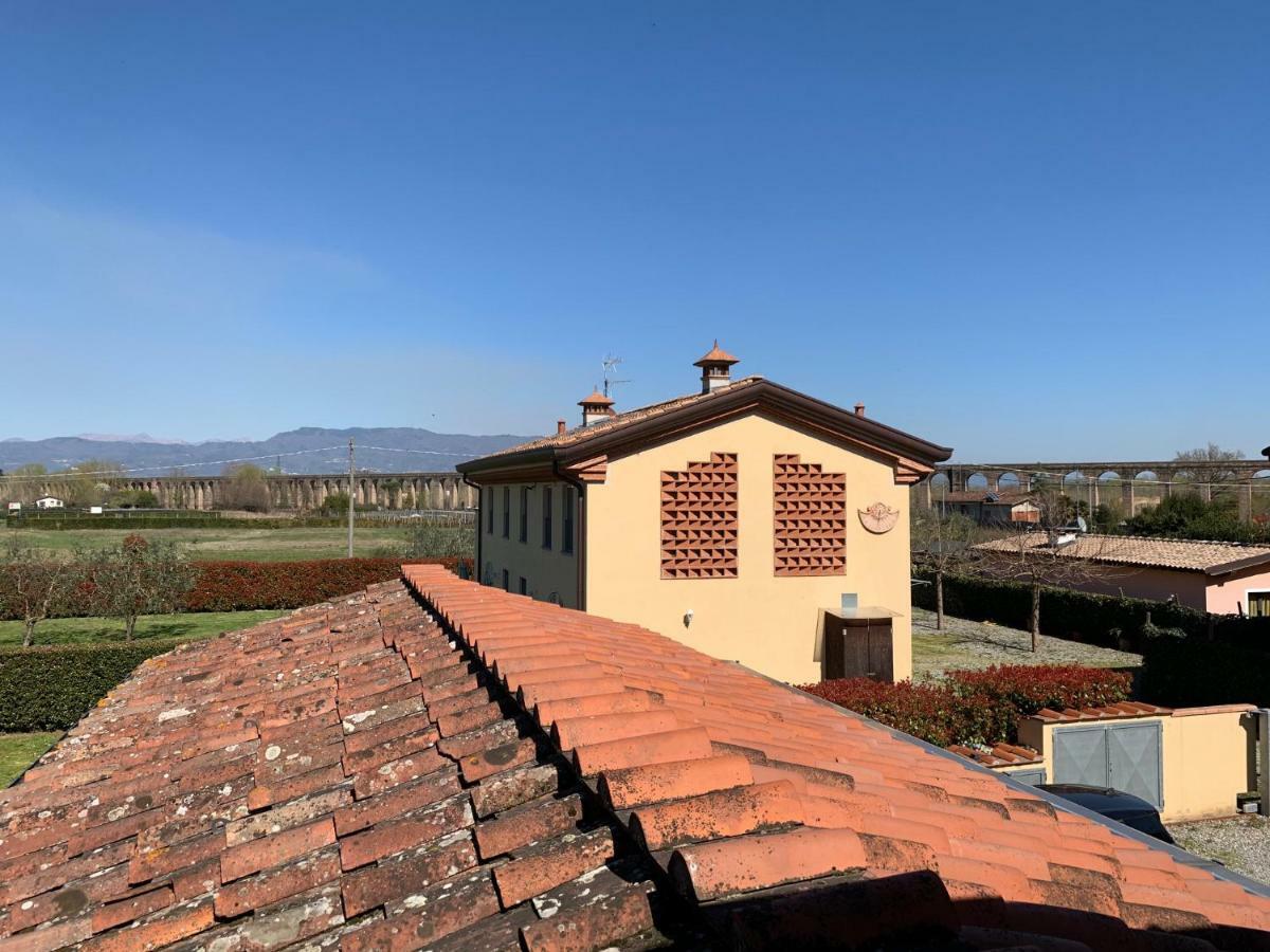 Affittacamere Agli Archi Capannori Bagian luar foto